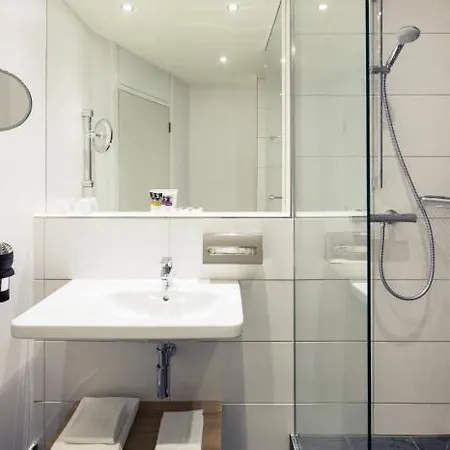 Mercure Centre Hotel 4*