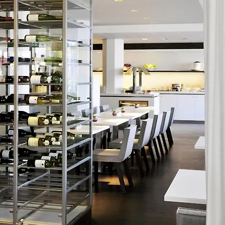 Mercure Centre Hotel 4*