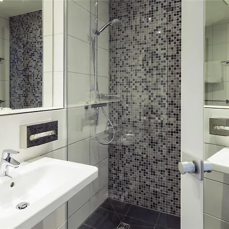 Mercure Centre Hotel 4*