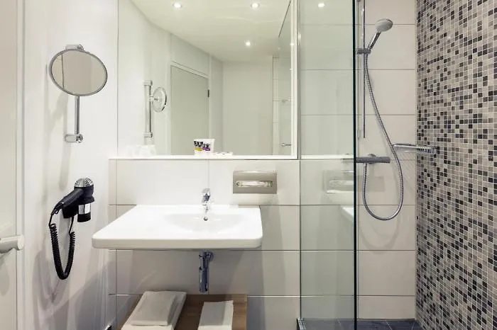 Mercure Centre 호텔 4*